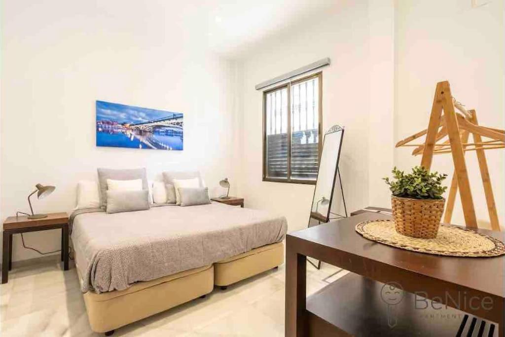 Luxury Apartamento Sevilla Centro -Triana Bagian luar foto